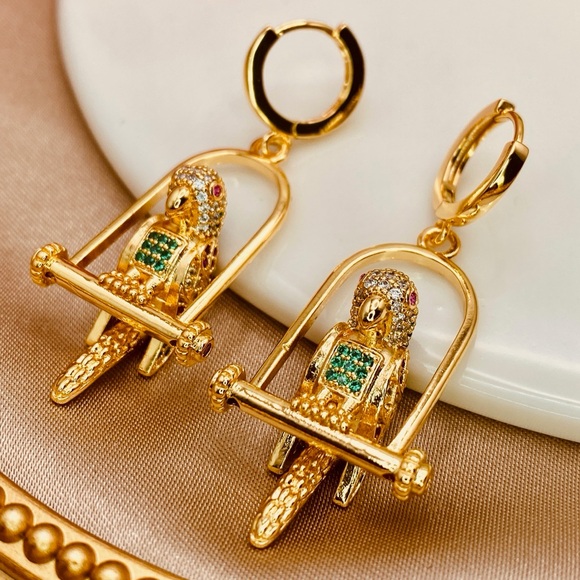 Stunning Parrots 🦜 Design Dangle Hoop Earrings in Gold - Picture 1 of 7